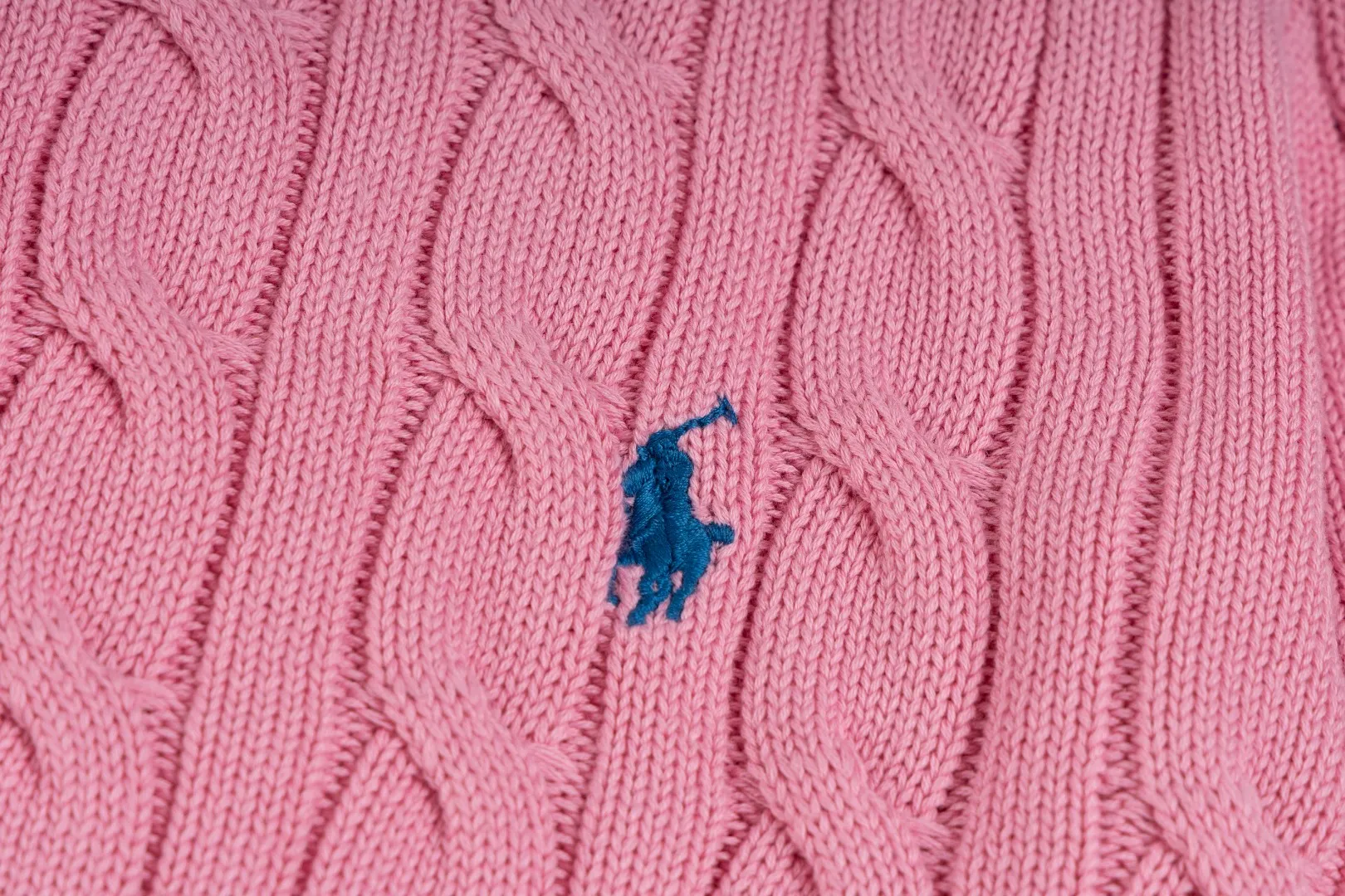P230 #R93 RALPH LAUREN Ralph Lauren twelve colors classic small label embroidery logo seven-button knitted cable cardigan sweater women's top, high-density LOGO embroidery on the chest, original customization of tag accessories. Made of pure cotton yarn, pure cotton is skin-friendly and comfortable, small label war horse embroidered twist button cardigan sweater 🐎 high quality, follow the blogger to learn how to wear it! Let’s buy a Ralph Lauren cable sweater. It’s a super hard-to-find series after it became popular. It’s hard to find one on the official website. It’s simple and practical to wear, with a lazy and loose feel. The thickened fabric has more texture, feels soft and delicate, and has a loose fit. Whether worn alone or layered, you can wear different styles of fashion with just one piece!   Size: